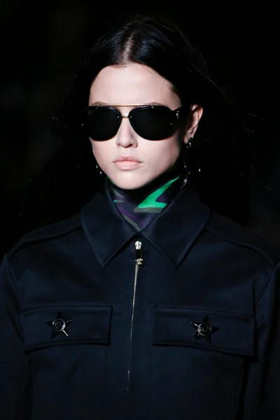 Look 90